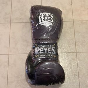 NWT Purple Lace Up Cleto Reyes 12oz Boxing Gloves